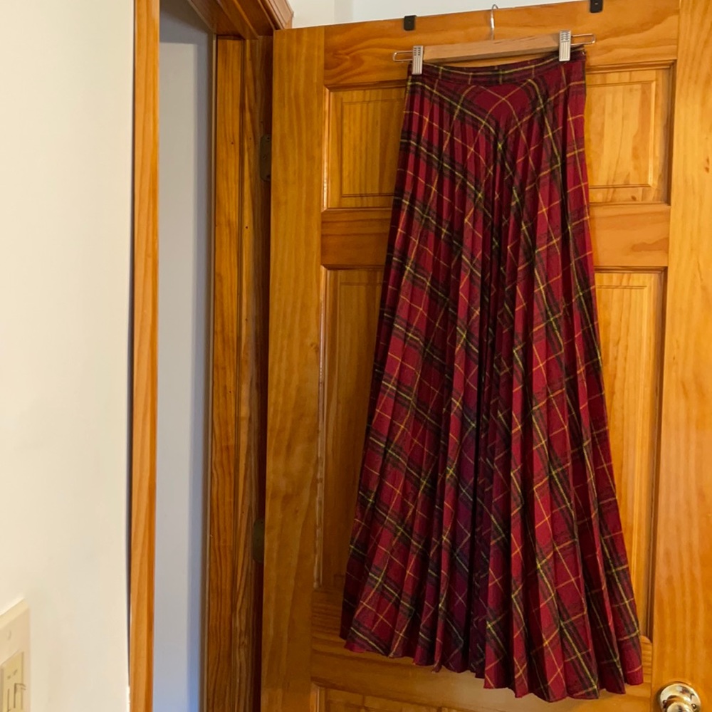 Maxi pleated skirt